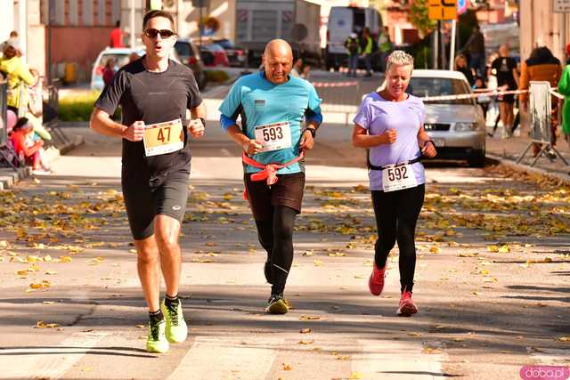 [DUŻO ZDJĘĆ] Ponad 300 biegaczy wystartowało w VII Aryzta Półmaratonie i Biegu Piekarza