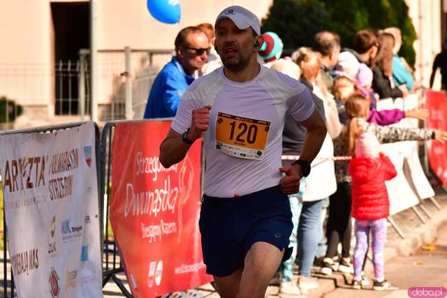 [DUŻO ZDJĘĆ] Ponad 300 biegaczy wystartowało w VII Aryzta Półmaratonie i Biegu Piekarza