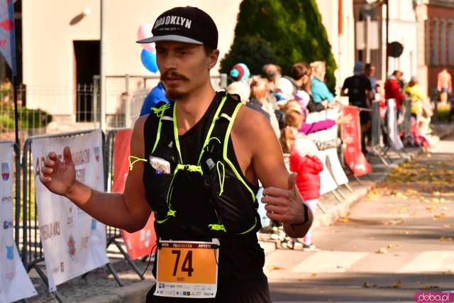 [DUŻO ZDJĘĆ] Ponad 300 biegaczy wystartowało w VII Aryzta Półmaratonie i Biegu Piekarza