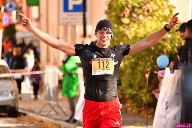 [DUŻO ZDJĘĆ] Ponad 300 biegaczy wystartowało w VII Aryzta Półmaratonie i Biegu Piekarza