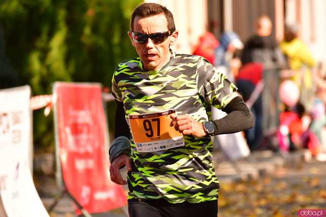 [DUŻO ZDJĘĆ] Ponad 300 biegaczy wystartowało w VII Aryzta Półmaratonie i Biegu Piekarza