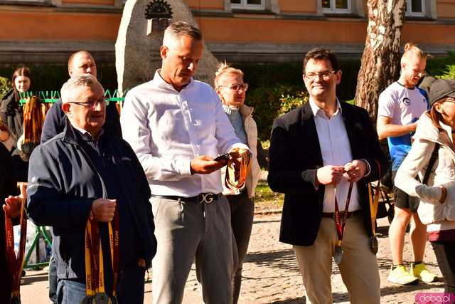 [DUŻO ZDJĘĆ] Ponad 300 biegaczy wystartowało w VII Aryzta Półmaratonie i Biegu Piekarza