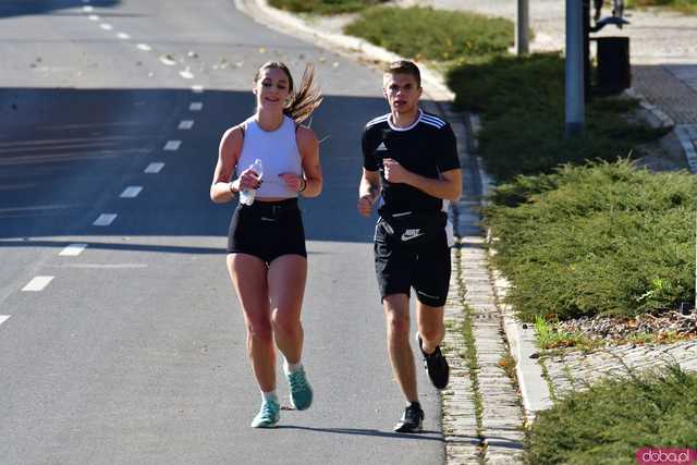 [DUŻO ZDJĘĆ] Ponad 300 biegaczy wystartowało w VII Aryzta Półmaratonie i Biegu Piekarza
