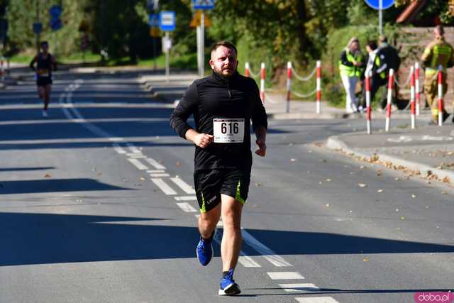 [DUŻO ZDJĘĆ] Ponad 300 biegaczy wystartowało w VII Aryzta Półmaratonie i Biegu Piekarza