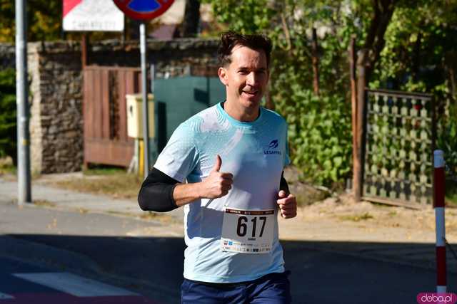 [DUŻO ZDJĘĆ] Ponad 300 biegaczy wystartowało w VII Aryzta Półmaratonie i Biegu Piekarza