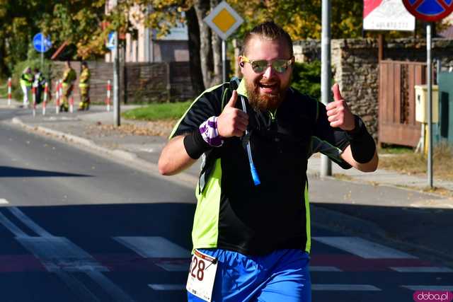 [DUŻO ZDJĘĆ] Ponad 300 biegaczy wystartowało w VII Aryzta Półmaratonie i Biegu Piekarza