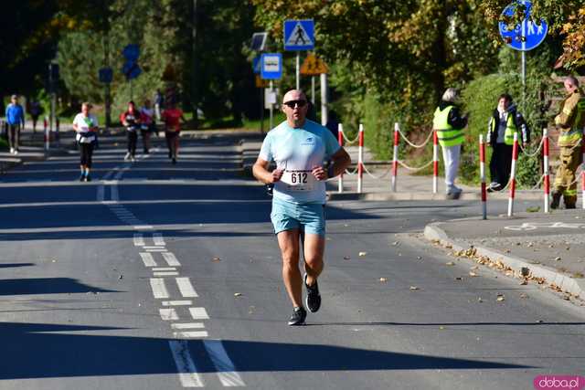 [DUŻO ZDJĘĆ] Ponad 300 biegaczy wystartowało w VII Aryzta Półmaratonie i Biegu Piekarza