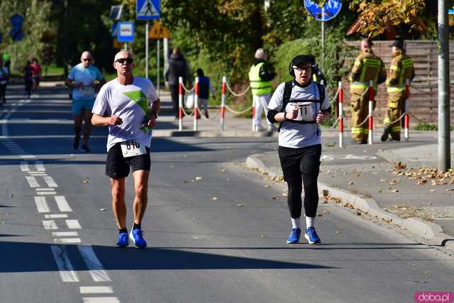 [DUŻO ZDJĘĆ] Ponad 300 biegaczy wystartowało w VII Aryzta Półmaratonie i Biegu Piekarza