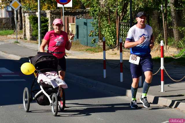 [DUŻO ZDJĘĆ] Ponad 300 biegaczy wystartowało w VII Aryzta Półmaratonie i Biegu Piekarza