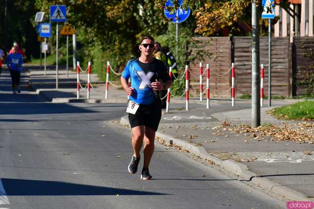 [DUŻO ZDJĘĆ] Ponad 300 biegaczy wystartowało w VII Aryzta Półmaratonie i Biegu Piekarza