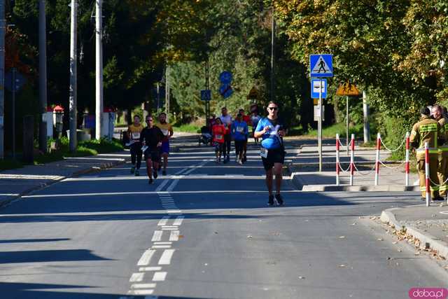 [DUŻO ZDJĘĆ] Ponad 300 biegaczy wystartowało w VII Aryzta Półmaratonie i Biegu Piekarza