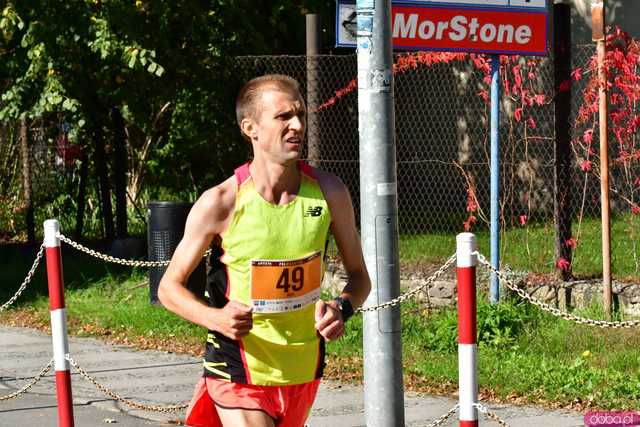 [DUŻO ZDJĘĆ] Ponad 300 biegaczy wystartowało w VII Aryzta Półmaratonie i Biegu Piekarza