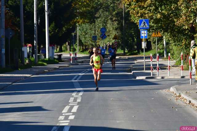 [DUŻO ZDJĘĆ] Ponad 300 biegaczy wystartowało w VII Aryzta Półmaratonie i Biegu Piekarza