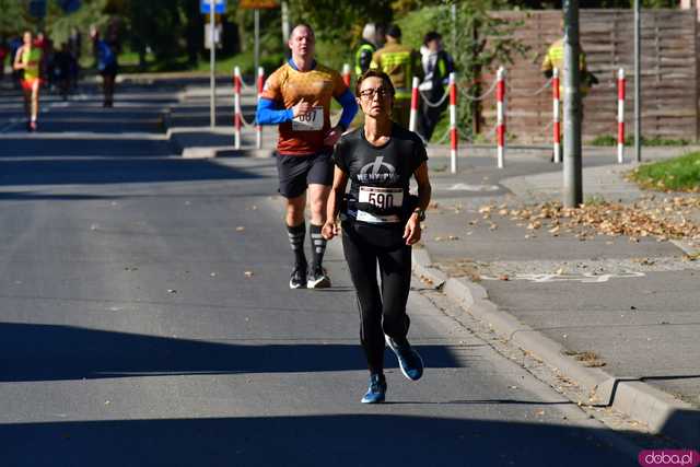[DUŻO ZDJĘĆ] Ponad 300 biegaczy wystartowało w VII Aryzta Półmaratonie i Biegu Piekarza