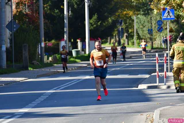 [DUŻO ZDJĘĆ] Ponad 300 biegaczy wystartowało w VII Aryzta Półmaratonie i Biegu Piekarza