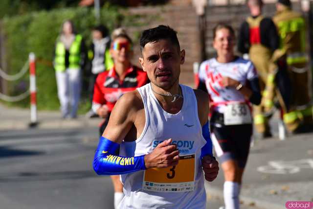 [DUŻO ZDJĘĆ] Ponad 300 biegaczy wystartowało w VII Aryzta Półmaratonie i Biegu Piekarza
