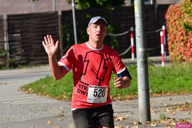 [DUŻO ZDJĘĆ] Ponad 300 biegaczy wystartowało w VII Aryzta Półmaratonie i Biegu Piekarza