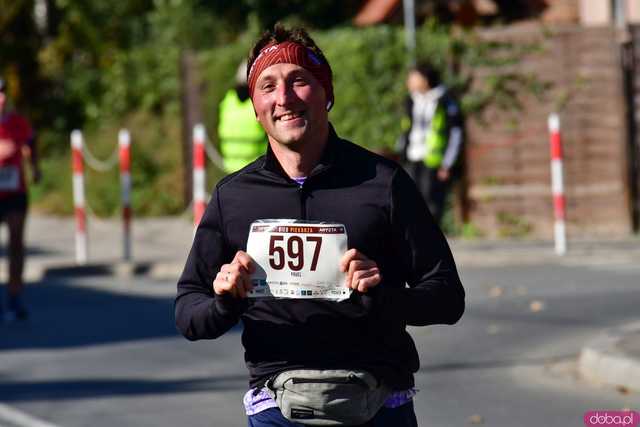 [DUŻO ZDJĘĆ] Ponad 300 biegaczy wystartowało w VII Aryzta Półmaratonie i Biegu Piekarza