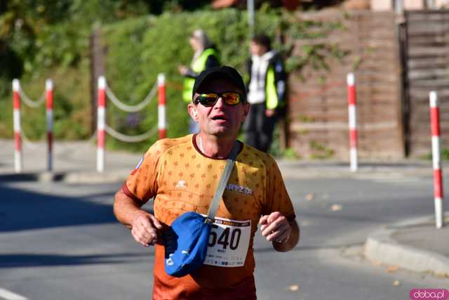[DUŻO ZDJĘĆ] Ponad 300 biegaczy wystartowało w VII Aryzta Półmaratonie i Biegu Piekarza