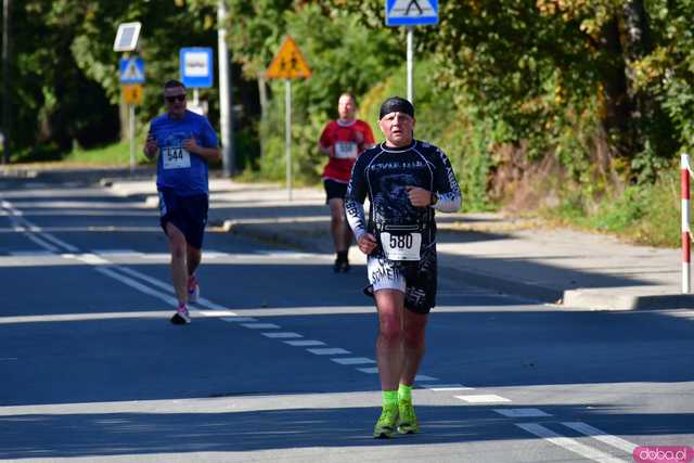 [DUŻO ZDJĘĆ] Ponad 300 biegaczy wystartowało w VII Aryzta Półmaratonie i Biegu Piekarza