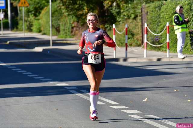 [DUŻO ZDJĘĆ] Ponad 300 biegaczy wystartowało w VII Aryzta Półmaratonie i Biegu Piekarza