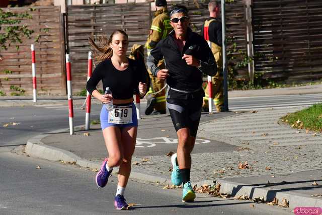 [DUŻO ZDJĘĆ] Ponad 300 biegaczy wystartowało w VII Aryzta Półmaratonie i Biegu Piekarza