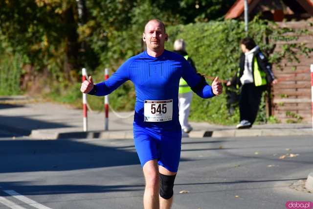 [DUŻO ZDJĘĆ] Ponad 300 biegaczy wystartowało w VII Aryzta Półmaratonie i Biegu Piekarza