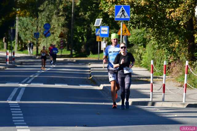 [DUŻO ZDJĘĆ] Ponad 300 biegaczy wystartowało w VII Aryzta Półmaratonie i Biegu Piekarza