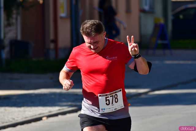 [DUŻO ZDJĘĆ] Ponad 300 biegaczy wystartowało w VII Aryzta Półmaratonie i Biegu Piekarza