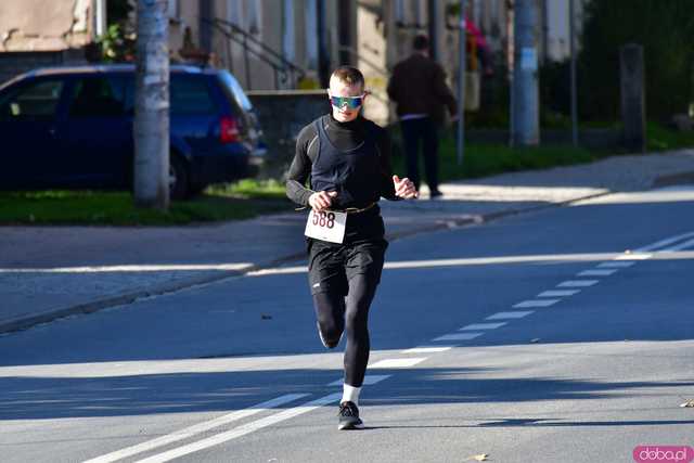 [DUŻO ZDJĘĆ] Ponad 300 biegaczy wystartowało w VII Aryzta Półmaratonie i Biegu Piekarza