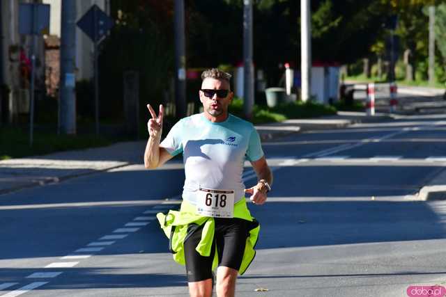[DUŻO ZDJĘĆ] Ponad 300 biegaczy wystartowało w VII Aryzta Półmaratonie i Biegu Piekarza