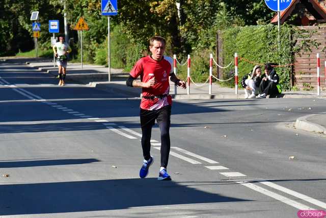 [DUŻO ZDJĘĆ] Ponad 300 biegaczy wystartowało w VII Aryzta Półmaratonie i Biegu Piekarza