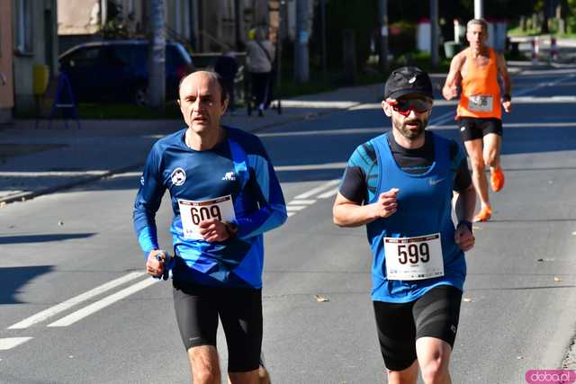 [DUŻO ZDJĘĆ] Ponad 300 biegaczy wystartowało w VII Aryzta Półmaratonie i Biegu Piekarza