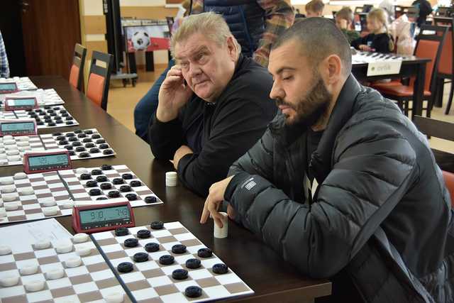 [FOTO] Rywalizowali w turnieju warcabów 100-polowych w Burkatowie