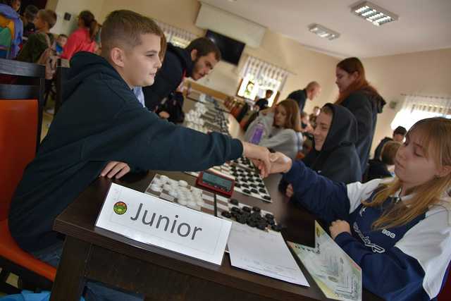 [FOTO] Rywalizowali w turnieju warcabów 100-polowych w Burkatowie