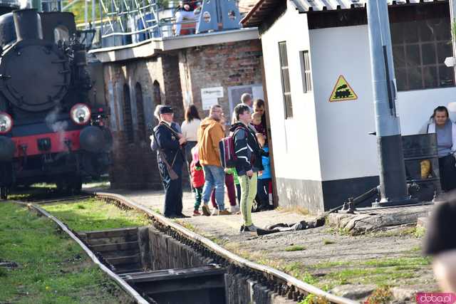 [WIDEO/FOTO] Przejażdżki zabytkowymi parowozami, wystawy, prezentacje. Gala XX-lecia Muzeum Kolejnictwa