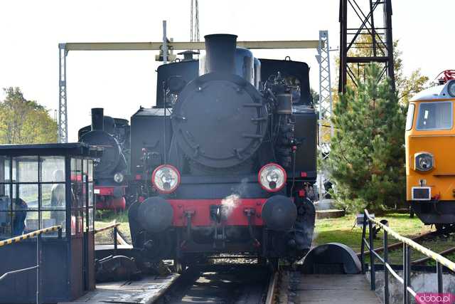 [WIDEO/FOTO] Przejażdżki zabytkowymi parowozami, wystawy, prezentacje. Gala XX-lecia Muzeum Kolejnictwa