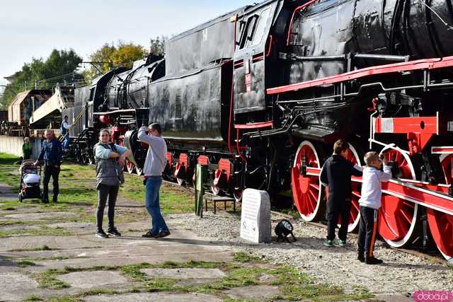 [WIDEO/FOTO] Przejażdżki zabytkowymi parowozami, wystawy, prezentacje. Gala XX-lecia Muzeum Kolejnictwa