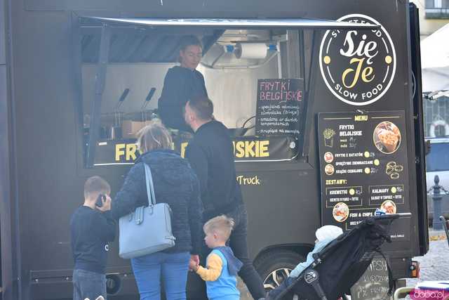 [WIDEO/FOTO] Foodtrucki, atrakcje dla dzieci i wiele innych. Ruszył Świebodzicki Smaczny Weekend