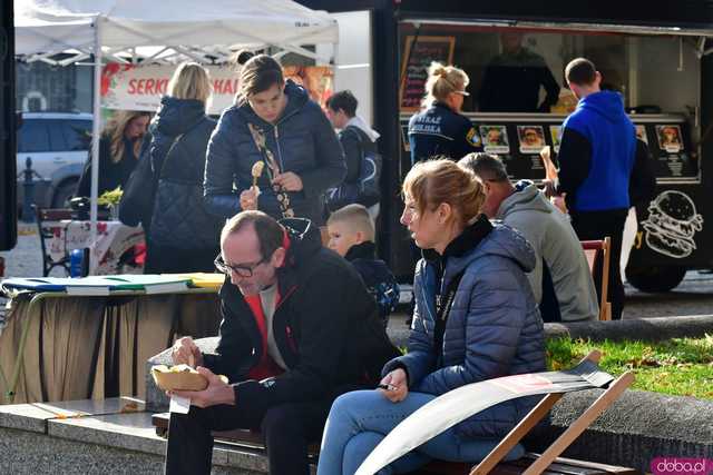 [WIDEO/FOTO] Foodtrucki, atrakcje dla dzieci i wiele innych. Ruszył Świebodzicki Smaczny Weekend