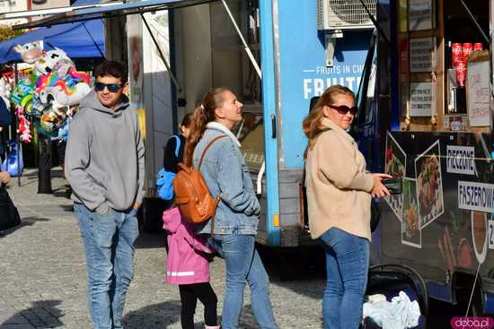 [WIDEO/FOTO] Foodtrucki, atrakcje dla dzieci i wiele innych. Ruszył Świebodzicki Smaczny Weekend