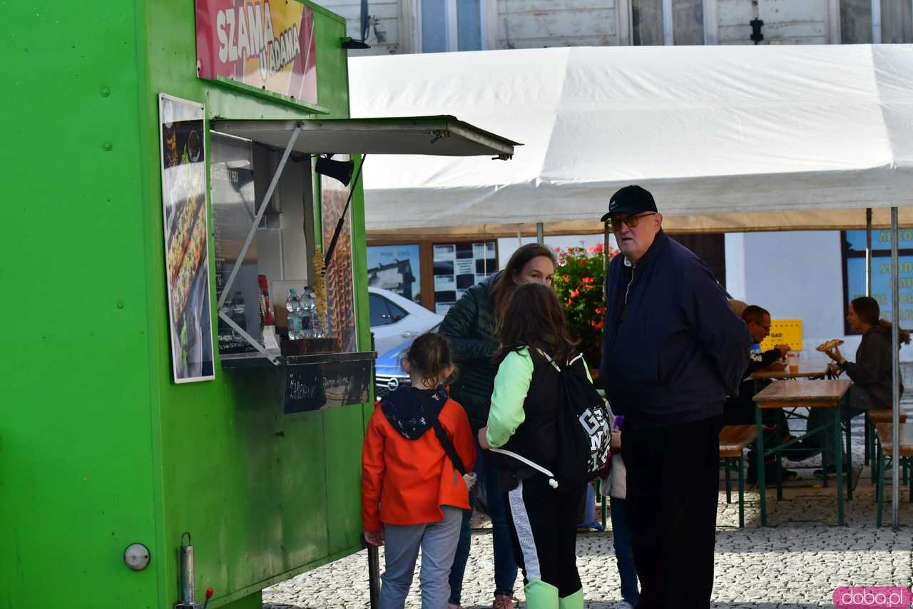 [WIDEO/FOTO] Foodtrucki, atrakcje dla dzieci i wiele innych. Ruszył Świebodzicki Smaczny Weekend