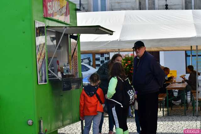 [WIDEO/FOTO] Foodtrucki, atrakcje dla dzieci i wiele innych. Ruszył Świebodzicki Smaczny Weekend