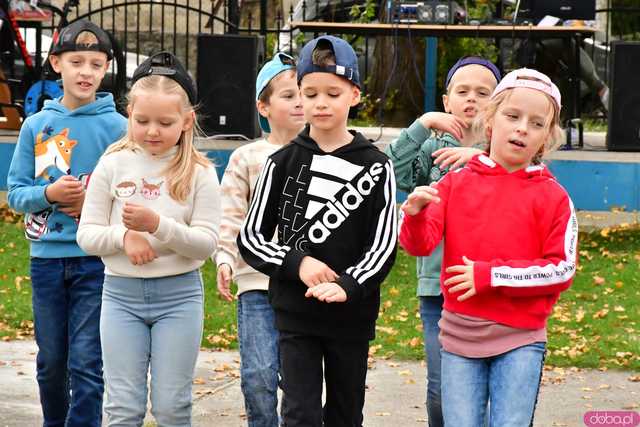 [WIDEO/FOTO] Pobiegli dla Malwiny, która zmaga się z nowotworem. Na starcie stanęły tłumy wspierających