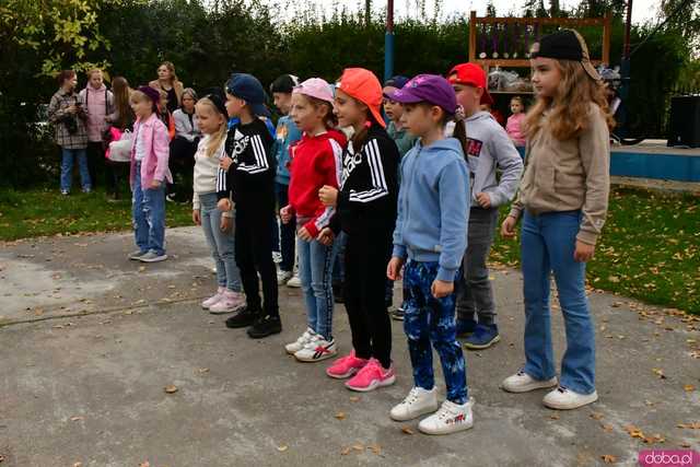 [WIDEO/FOTO] Pobiegli dla Malwiny, która zmaga się z nowotworem. Na starcie stanęły tłumy wspierających