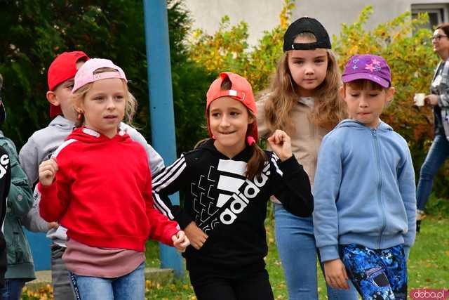 [WIDEO/FOTO] Pobiegli dla Malwiny, która zmaga się z nowotworem. Na starcie stanęły tłumy wspierających