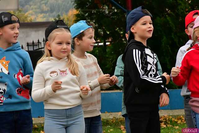 [WIDEO/FOTO] Pobiegli dla Malwiny, która zmaga się z nowotworem. Na starcie stanęły tłumy wspierających