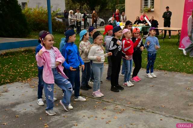 [WIDEO/FOTO] Pobiegli dla Malwiny, która zmaga się z nowotworem. Na starcie stanęły tłumy wspierających
