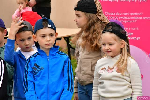 [WIDEO/FOTO] Pobiegli dla Malwiny, która zmaga się z nowotworem. Na starcie stanęły tłumy wspierających