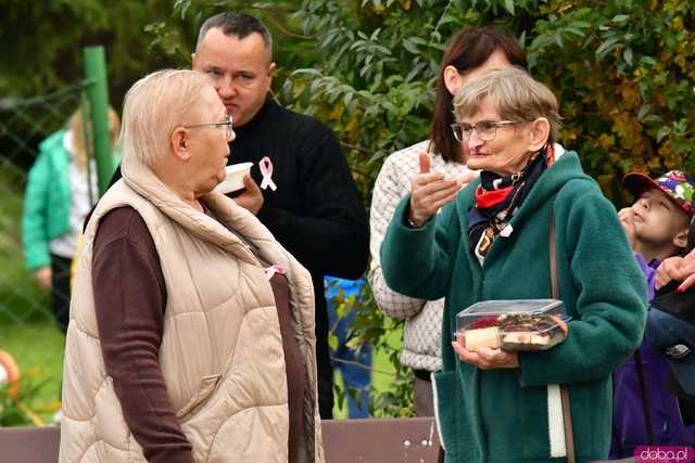 [WIDEO/FOTO] Pobiegli dla Malwiny, która zmaga się z nowotworem. Na starcie stanęły tłumy wspierających